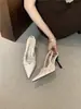 Sandálias Chuyuji estilo francês de salto agulha com laço, bico fino, bico fechado, para mulheres, novo modelo primavera/verão 2026, sapatos de uma tira sem calcanhar, elegantes