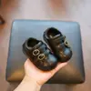 Sapatos Individuais de Couro para Bebês Meninas Primavera e Outono Sapatos de Couro para Meninas Sola Macia Sapatos para Bebês Engatinhando Crianças Estilosos Retrô Sapatos Pequenos de Couro para Meninos Modernos