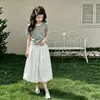 Camiseta de Manga Corta Falsa de Dos Piezas Estilo Coreano para Niñas Tallas Mediana y Grande 2026 Verano Nueva Falda Elegante para Niños de Moda
