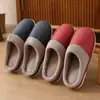 Pantuflas de algodón impermeables de PU, nuevo estilo otoño/invierno 2026, cálidas, forradas de felpa, antideslizantes, para uso en interiores, pantuflas de algodón para mujer