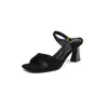 Sandálias Francesas de Salto Grosso 2026 Verão Novos Sapatos Femininos Sandálias de Salto Alto Off-White Aumentadoras de Altura