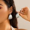 Pendientes de nicho estilo océano con concha de metal, joyería transfronteriza europea y americana, pendientes de rayas estilo frío versátiles retro para mujer