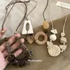 Colar com Pingente Redondo de Rattan e Contas de Madeira Geométricas Estilo Étnico Boêmio Corrente para Suéter Luxo Acessível Colar de Alta Qualidade para Mulheres