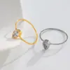 Anillo de acero de titanio con personalidad de moda de lujo ligero con circonita en forma de gota de agua y temperamento de diseño europeo y americano, no se decolora, venta al por mayor que combina con todo