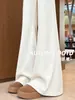 Pantalones Deportivos Negros Micro-Acampanados para Mujer Otoño/Invierno 2026 Nuevo Estilo Adelgazantes Casuales para Chicas Petites Pantalones Acampanados de Pierna Ancha