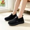Venta al por mayor transfronteriza 2026 primavera y otoño nuevo estilo calcetín elástico en la parte superior amortiguación de aire casual tejido fly transpirable zapatos para mujer directo del fabricante