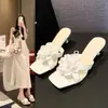 Sandalias de tacón alto florales color marfil, estilo de hada, para mujer, perfectas para el verano con vestidos, tacones de aguja elegantes y un look suave y ligero.