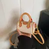 Bolsa de mão da moda mini travesseiro feminina 2024 inverno nova bolsa de ombro casual retrô da moda bolsa feminina de alta qualidade