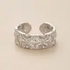 Anillo de Flor de Cuatro Hojas Hueco para Mujer, Exquisito, Ligero, Lujoso y de Gama Alta, Anillo Abierto para Dedo Índice, Joyería de Diseño de Nicho Estilo Antiguo