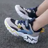 Nuevo estilo de zapatillas deportivas para niños medianos y grandes, parte superior de malla ligera, adecuado para estudiantes de primaria y niños que corren, suela suave, transpirable.