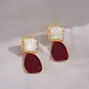 Brincos de concha imitação de alta qualidade estilo vintage Hepburn francês brincos cor vinho temperamento socialite estilo Hong Kong nova moda