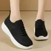 Sapatos de Tecido Old Beijing para Mulheres 2026 Novo Modelo Malha Respirável Solado Macio Sapatos para Caminhada Não Cansativos Antiderrapantes Casuais Confortáveis Sapatos para Mãe