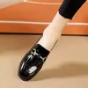 Zapatos de mujer brillantes 2026 otoño nuevo zapatos bajos de una sola pieza con tacones gruesos, mocasines de charol a la moda, versátiles para ir al trabajo y al día a día
