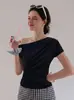 Camiseta feminina de manga curta diagonal de um ombro verão design sense nicho acinturada slim-fit ombro a ombro top de tricô 524