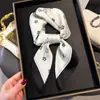 Bufanda de Seda Estampada Sencilla y Elegante, Chal Versátil de Alta Gama, Pañuelo para el Cuello con Protección Solar, Pañuelo Cuadrado Pequeño, Pañuelo para la Cabeza, Pañuelo para Mujer