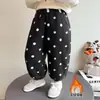 Pantalones de forro polar para niñas Invierno 2025 Nuevos elegantes pantalones infantiles de lunares Pantalones cálidos de invierno para bebés Niñas Modernos