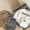 Conjunto para niños y niñas con forro polar, nueva colección otoño/invierno 2026, con estampados de letras, sudadera de cuello redondo y pantalones de chándal, un conjunto de dos piezas moderno para bebés