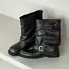 Versión de piel de vaca - hebilla de cinturón de nuevo estilo, botines plisados para mujer, botines cortos negros de motociclista, diseño de nicho, estilo de botín corto
