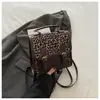 Mochila Estilo Universitario Estampado Leopardo Mujer 2025 Verano Nueva Estudiante Clase Portátil Mochila Escolar Retro de Hombro