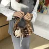 Bolsa de Peluche Transfronteriza Otoño Invierno para Mujer 2026 Nuevo Estilo Atmósfera Moda Chic Versátil Bolso de Mano Correa de Muñeca Bolsa Dumpling