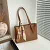 Bolsa de Ombro Retro de Grande Capacidade Nicho Nova Moda 2026 Bolsa Tote Texturizada Tendência Simples para o Dia a Dia Bolsa de Axila