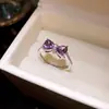Anillo Abierto de Circonita Roja Granate Súper Brillante con Forma de Lazo, Estilo de Nicho de Alta Gama, Joyería Fina Versátil y Elegante para Mujer