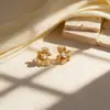 Novos Brincos Europeus e Americanos de Metal Dourado com um Toque de Luxo Leve e de Alta Qualidade, Brincos Florais Estilosos e Exagerados, Joias para Venda por Atacado Transfronteiriça