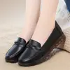 Zapatos cómodos antideslizantes de suela blanda para mujer, nuevos para otoño 2026, slip-on casuales cómodos para mujeres de mediana edad y mayores