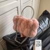 Bolso de mano de felpa de alta gama para mujer, bandolera de hombro con cadena de alta calidad, estilo socialité, para otoño e invierno, 2023