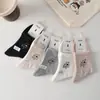 Calcetines deportivos Siyunqi 6229 para mujer, 100% algodón, absorbentes de sudor, sin olor, puntera sin costuras, nuevos calcetines de moda de otoño e invierno de media pantorrilla para mujer