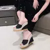 Nuevas Chanclas de Cuña de Moda Europea y Americana 2024 Plataforma Suela Gruesa Tacón Alto Tira Única Talla Grande Punta Abierta Chanclas para Mujer