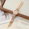 Novo Relógio Feminino de Strass de Luxo Leve Mais Vendido Criativo com Aparência Sofisticada Mostrador Pequeno Simples Relógio de Pulso com Pulseira
