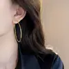 Pendientes de Aro Florales Dorados Lisos Modelo Nuevo 2026 para Mujer, Simples y Lujosos con un Toque de Alta Gama, Pendientes Versátiles de Estilo Nicho