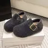 Sapatos casuais de algodão com forro de fleece quente, fáceis de calçar, de uso duplo, que aumentam a altura, novos sapatos femininos de inverno 2026, sapatos slip-on Birkenstock para mulheres