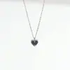 Collar Único de Acero de Titanio con Corazón de Doble Cara para Mujer, Cadena para Clavícula de Lujo Ligero Estilo Europeo y Americano, Cadena de Cuello de Corazón Rojo Pequeño Versátil de Diseño Moderno