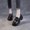 Mocassins de Solado Macio Feminino 2026 Outono Novo Estilo Sapatos de Mãe Solado Grosso Slip-on Sapatos Individuais Versátil Estilo Britânico Sapatos Pequenos de Couro