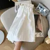 Shorts blancos de algodón y lino de pierna ancha para mujer, nuevo estilo verano 2026, cintura alta, adelgazante, corte A, versátiles, corte recto, moderno