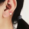 Aretes de Hebilla de Trémula S925 Simples Pequeños Aretes de Hueso de la Oreja Mini Hebilla de Hueso de la Oreja de Trébol de Cuatro Hojas Frescos para Mujer