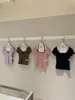 WGWE9509 Ropa de Mujer de las Trece Líneas de Guangzhou Verano 2026 Nuevo Estilo Bloque de Color Diseño Falso de Dos Piezas Camiseta de Manga Corta