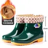Galochas Adulto Solado de Boi Forro de Lã Galochas de Chuva Sapatos Impermeáveis Modernos Femininos Antiderrapantes Cano Médio Sapatos de Borracha Galochas Dia Chuvoso Quente