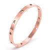 Comercio electrónico transfronterizo suministro popular moda pulsera de estrella de cinco puntas hueca para hombre y mujer hebilla de tendencia de acero de titanio pulsera dorada