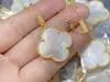 Collar de Ágata Calcedonia Azul Chapado en Oro de Alta Gama con Trébol de Cuatro Hojas, Colgante de Calcedonia Roja y Concha Blanca Chapado en Oro de 18K, Cadena para Clavícula que Realza el Tono de Piel