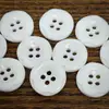 Botones de Resina Brillantes Perlados de Flor de Ciruelo de Cinco Pétalos con Cuatro Agujeros para Camisas, Botones de Cuatro Agujeros para Costura a Mano, Accesorios para Ropa, Botones al por Mayor en Stock