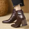 Botines gruesos de tacón cuadrado con puntera cuadrada y corte en V de madera Chuyuji para mujer con cremallera trasera, nuevos botines de tacón alto para otoño e invierno 2026