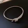 Pulseira de abertura redonda com zircônia europeia e americana, pulseira de luxo leve, sensação de alta qualidade, pulseira da moda, trabalho pesado, personalidade, joia de mão para mulheres, atacado