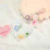 Llavero dulce y fresco de estrella y flor caladas con cascabel, cuentas en forma de corazón, charm para bolso, accesorio para niña, regalo pequeño