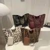 Otoño 2026 Nuevo Bolso de Hombro Individual para el Trabajo de Mujer Bolso Tote Casual Retro Moda Estampado de Leopardo Bolsa de Gran Capacidad