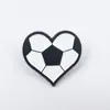 Broche Liga de Zinco Coração Personalizado Basebol Futebol Moda Simples Decoração de Roupa Versátil Acessório de Emblema para Mochila de Meninos