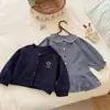 Novo Conjunto de Duas Peças Falso Xadrez Estilo Academia para Meninas Outono Vestido Cardigan com Gola Boneca Conjunto de Duas Peças Estiloso