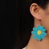 Pendientes bohemios de verano con flores de rafia tejidas a mano para vacaciones en la playa